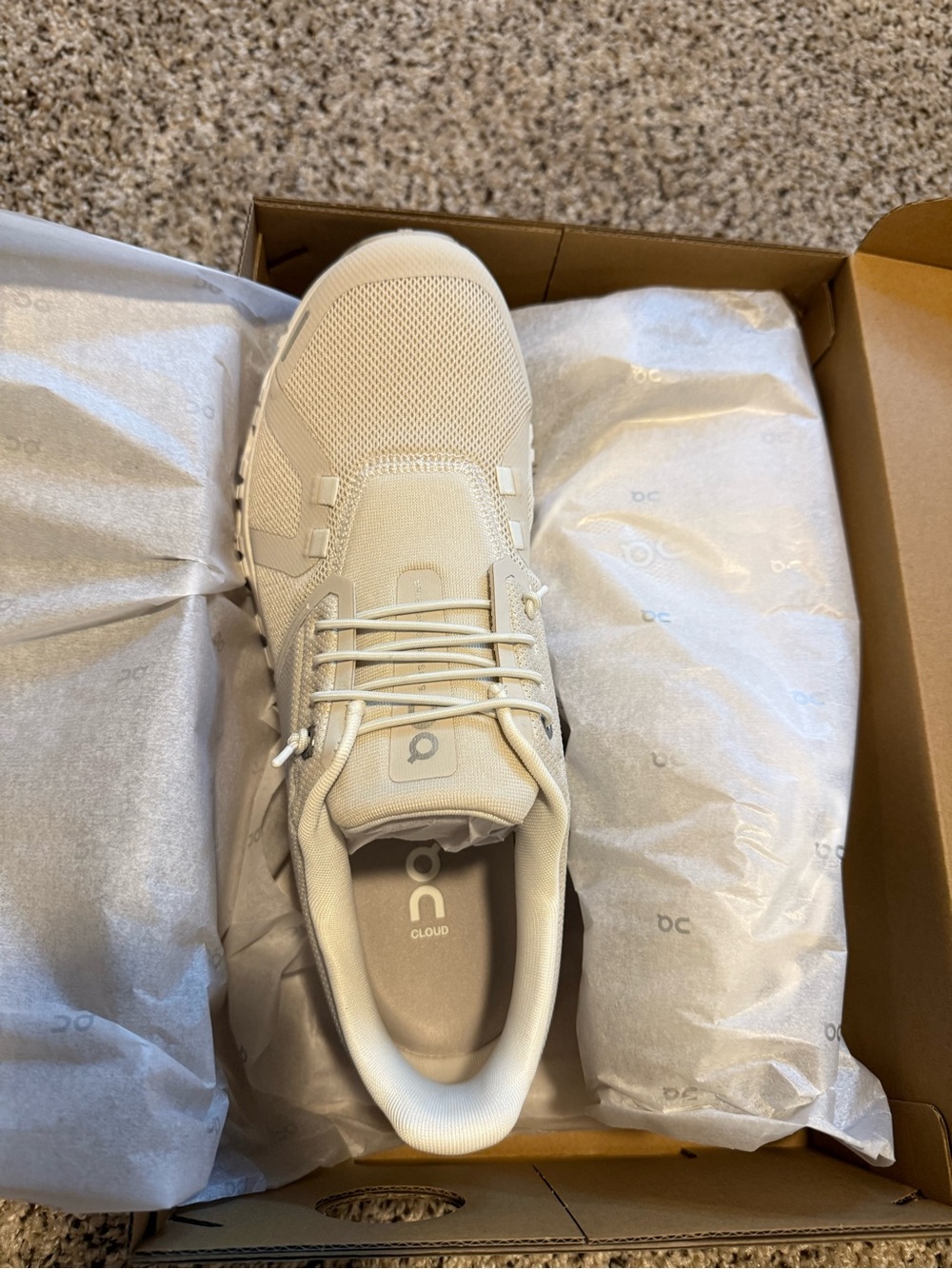 On Running Cloud 6 – Pearl White - Picture 2 of 4